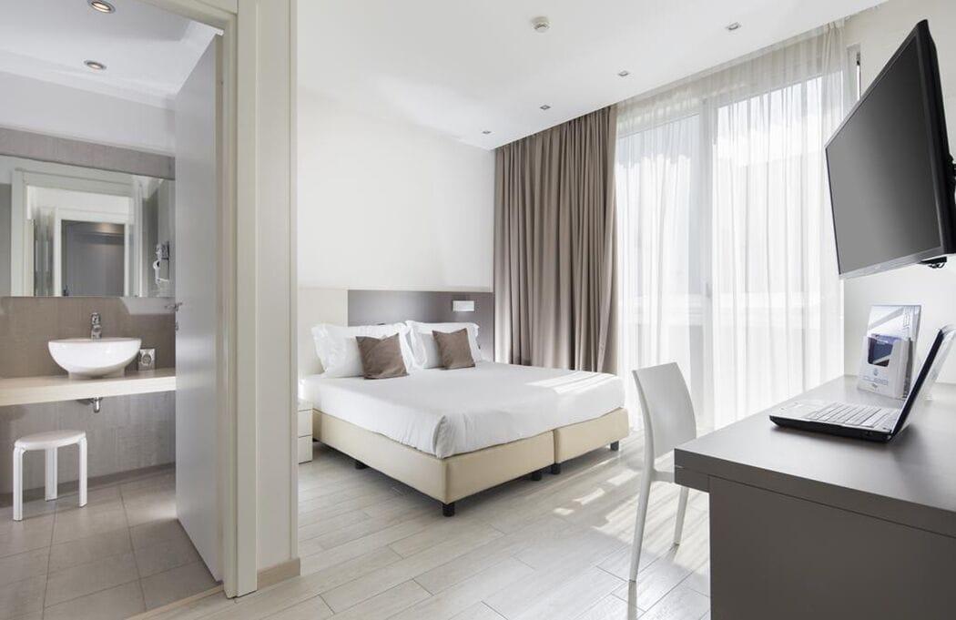 Hotel Cube ราเวนนา ภายนอก รูปภาพ