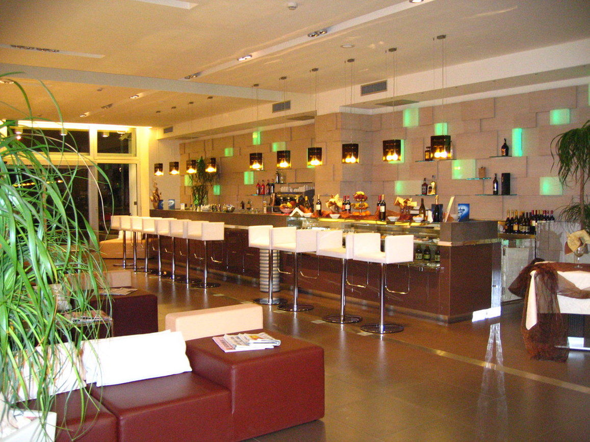 Hotel Cube ราเวนนา ภายนอก รูปภาพ