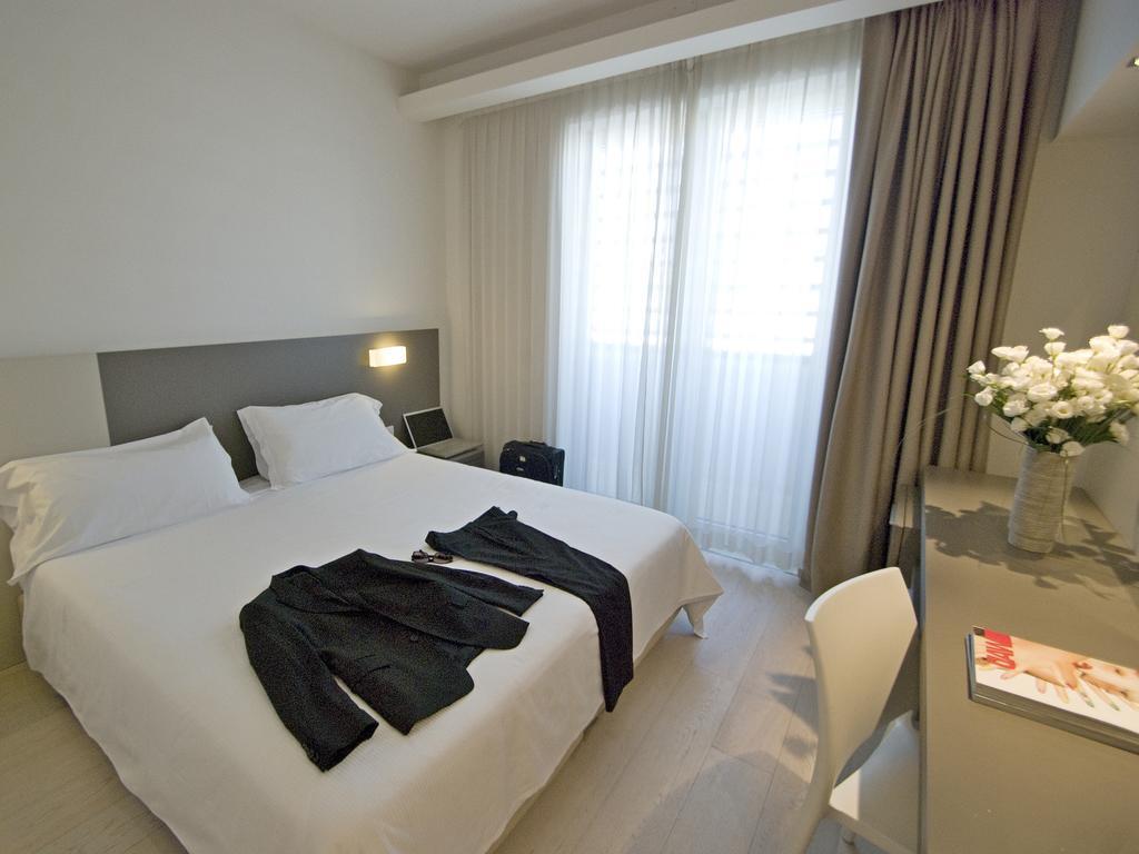 Hotel Cube ราเวนนา ภายนอก รูปภาพ
