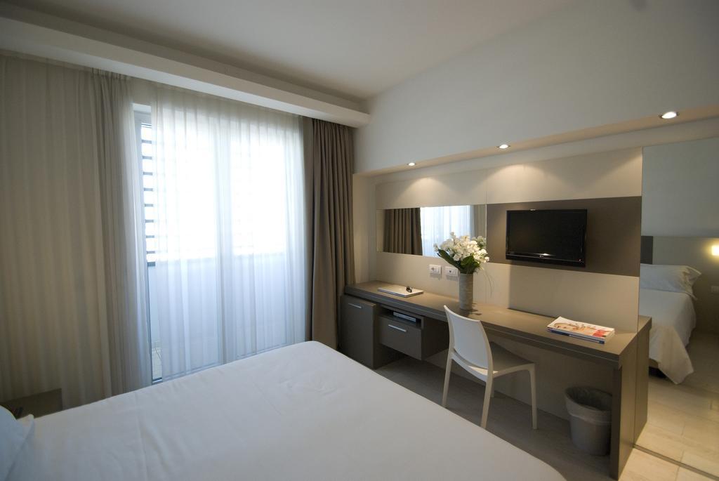 Hotel Cube ราเวนนา ภายนอก รูปภาพ