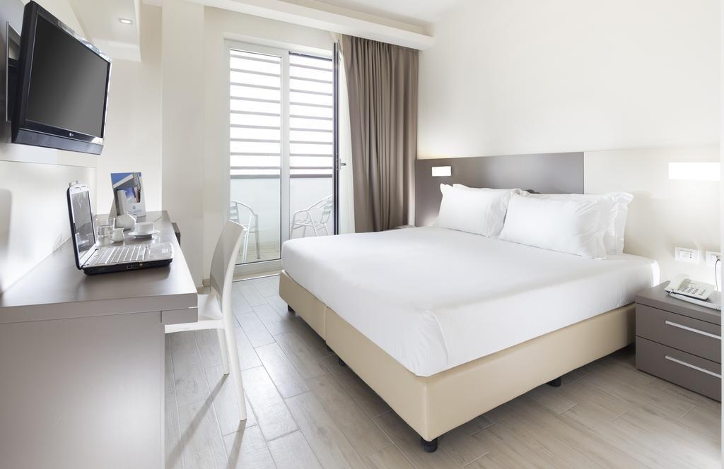 Hotel Cube ราเวนนา ภายนอก รูปภาพ